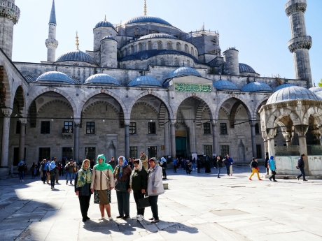 Die Blaue Moschee und ihre Touristinnen