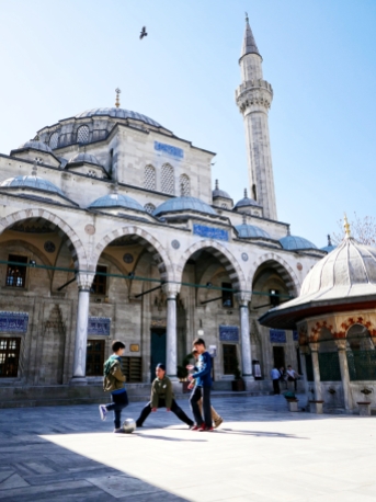 Irgendeine Moschee mitten in Istanbul. Ich persönlich fand sie fast spannender als die bekannten touristischen Moscheen.