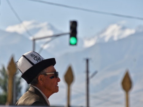 typisch kirgisische Kopfbedeckung
