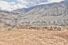 typisch kirgisischer Friedhof in Kyzyl-Oi
